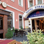 Front view of Hotel Strauss